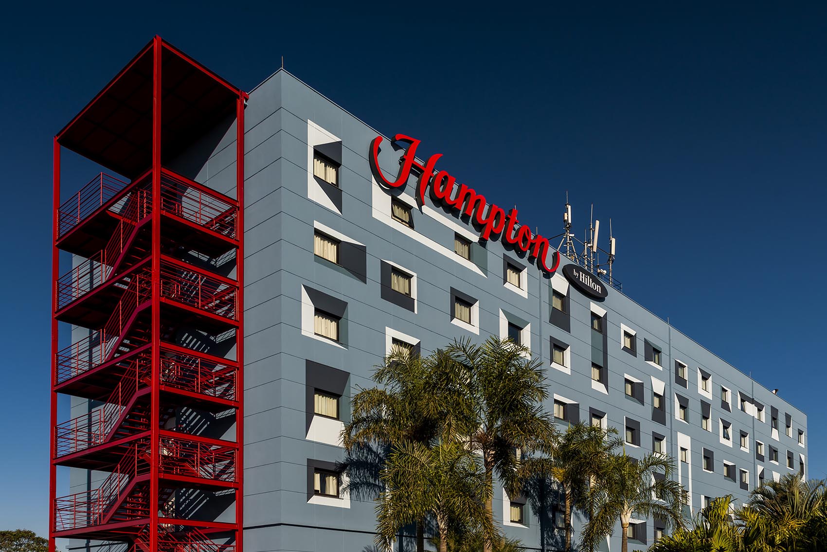 Hotel Hampton By Hilton Guarulhos — perspectiva 2